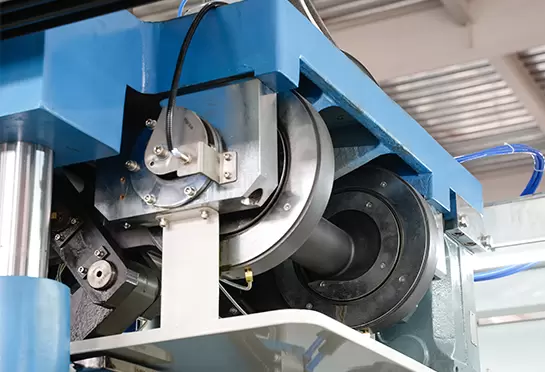 Mọi ga đều được dẫn động bằng cơ cấu liên kết tay quay lệch tâm.