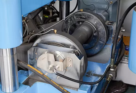 Mọi ga đều được dẫn động bằng cơ cấu liên kết tay quay lệch tâm.