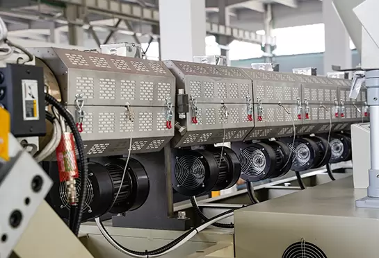 Bộ phận làm nóng tấm: làm nóng vật liệu nhựa; Đùn vật liệu vào bộ thay đổi màn hình sau khi lọc. Với độ cứng tối ưu, khả năng chống ăn mòn mạnh và tuổi thọ cao.